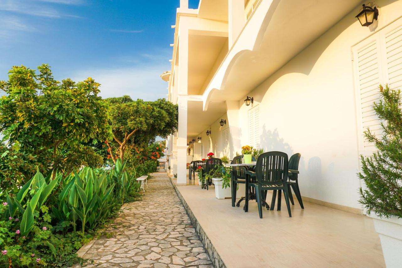 Cubaneros Holiday Inn Laganas Eksteriør billede